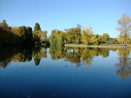 Lago del parque Herestrau